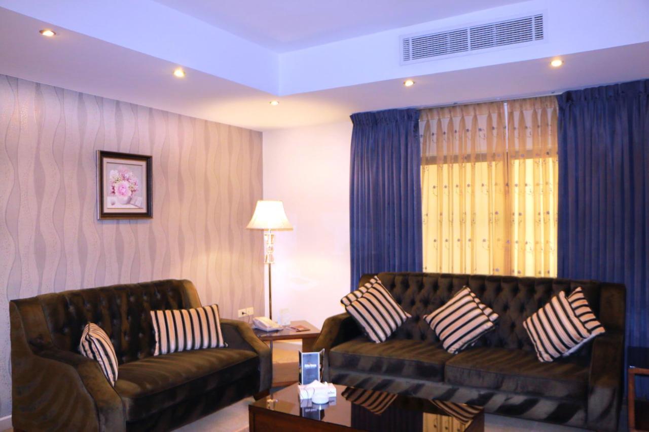 Rose Hotel