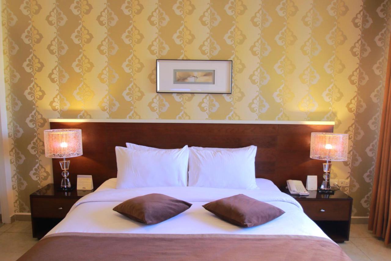 Rose Hotel